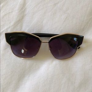 Black geometric sunglasses